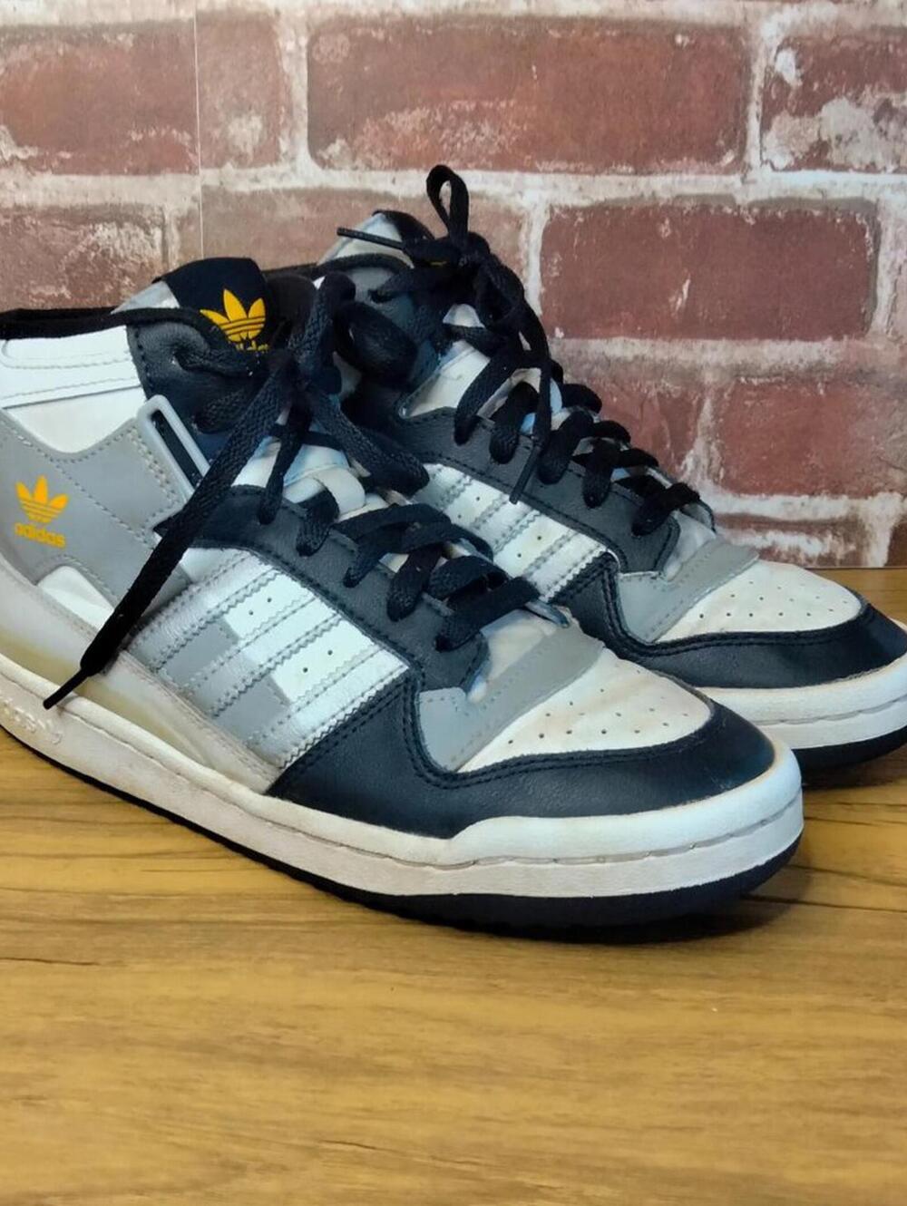 Adidas Shoes Mens Size 6.5 Leather High Top Sneakers The Brand With the 3 Stripe
